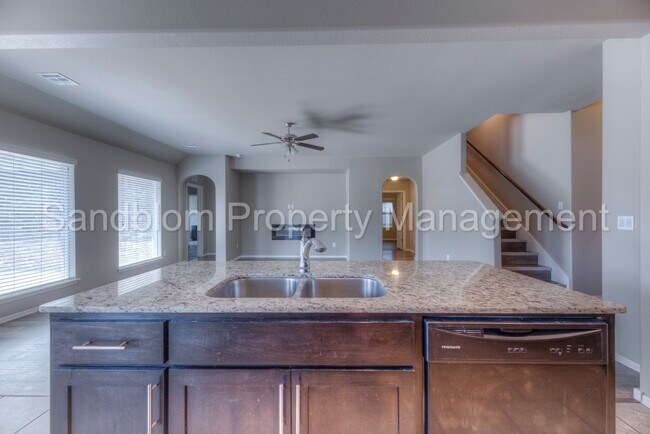 Building Photo - For Lease | Bixby | $2999 Rent | Available...