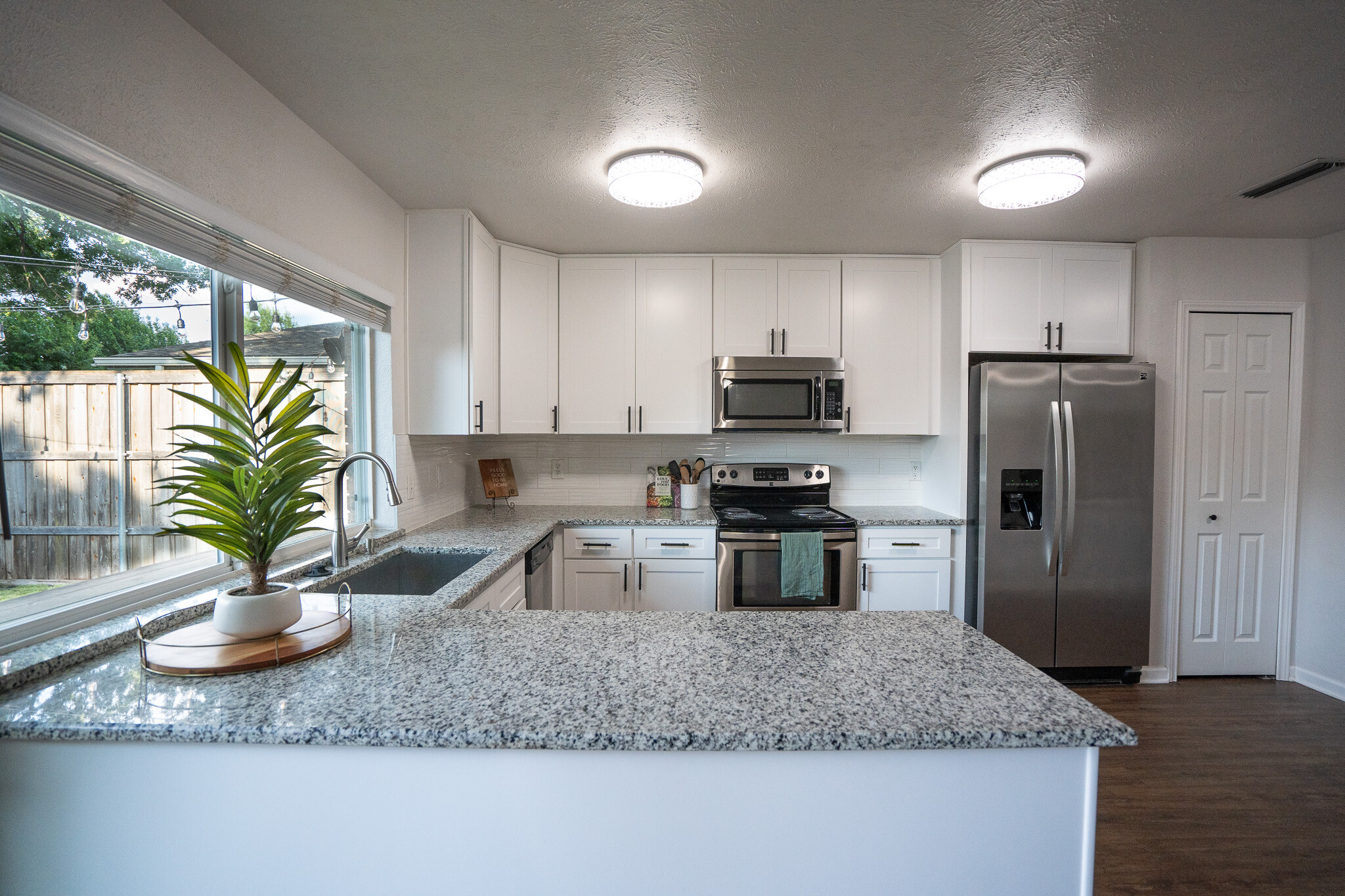 Building Photo - 5097 Roberts Dr