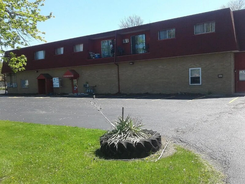 Building Photo - 106 E Schoolhouse Rd