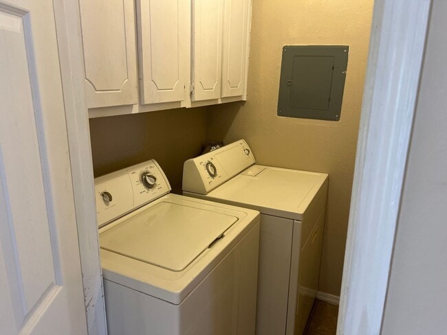 Building Photo - 1200 N Cedar Ave