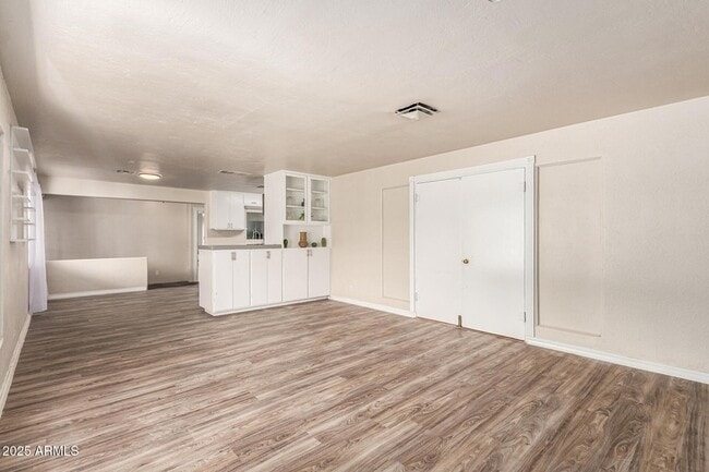Building Photo - 809 N Gilbert Ave