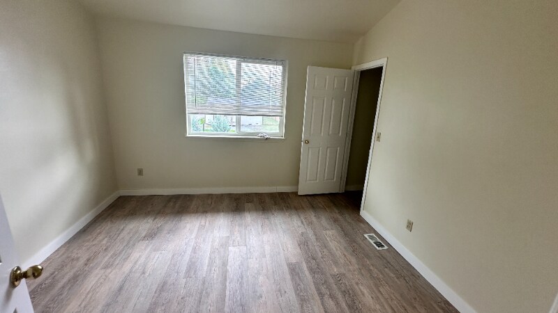 Building Photo - 10830 6th Ave W