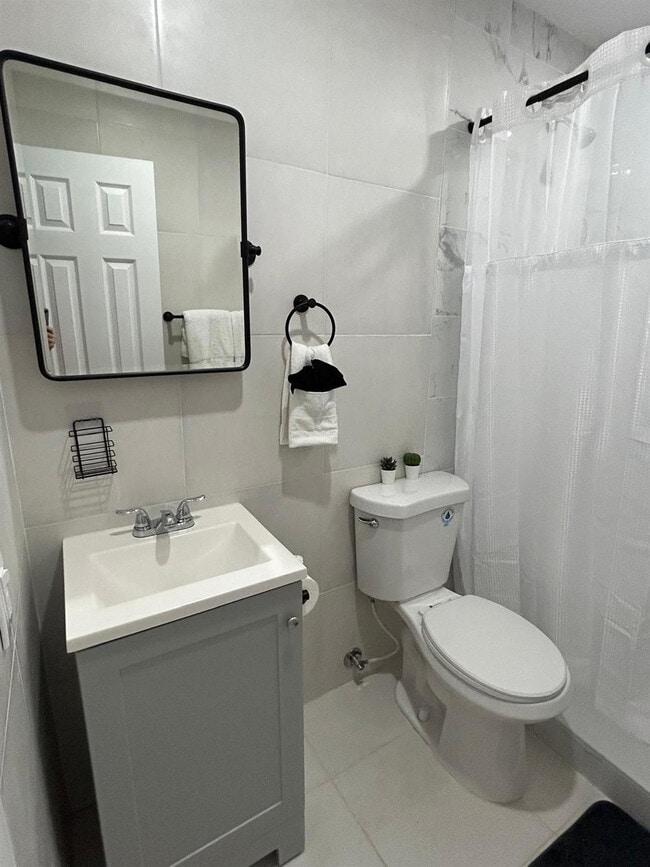 Building Photo - 3201 SW 9th Ave