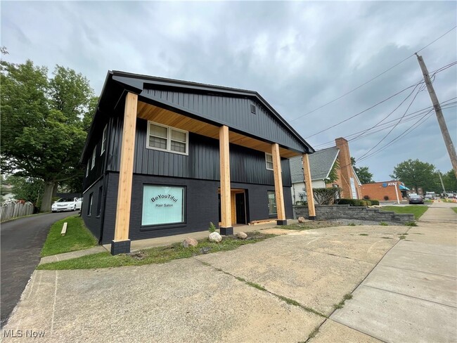 Building Photo - 1048 E State St