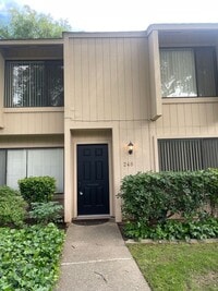 Building Photo - Two Story 3 Bedroom/2.5 Bathroom w/Two Car Garage