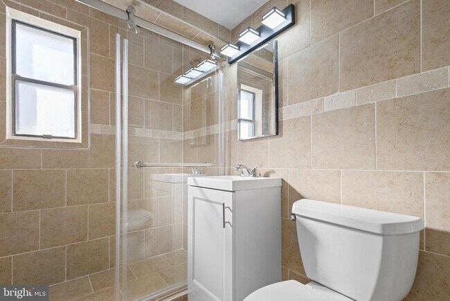 Building Photo - 3825 Davis Pl NW