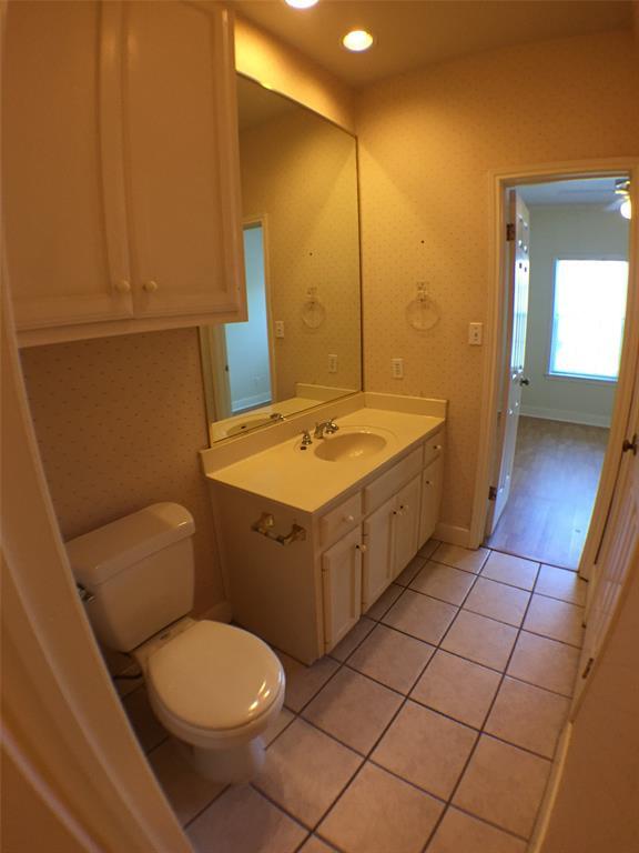 Building Photo - 2100 San Gabriel St