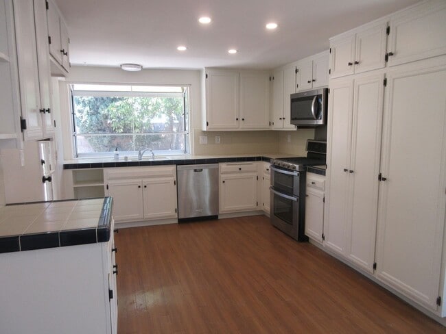 Building Photo - Duggan Property Management, Inc presents, Gorgeous home in Porter Ranch On Braemore Rd.