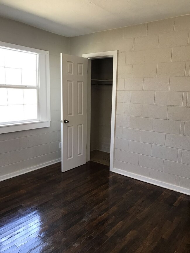 Building Photo - 3 Bedroom Home Minutes From Tech Campus!