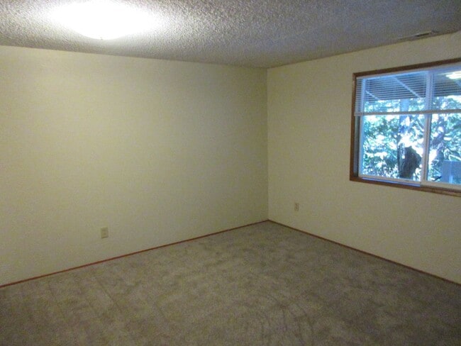Building Photo - 2218 Navaho Ct SE