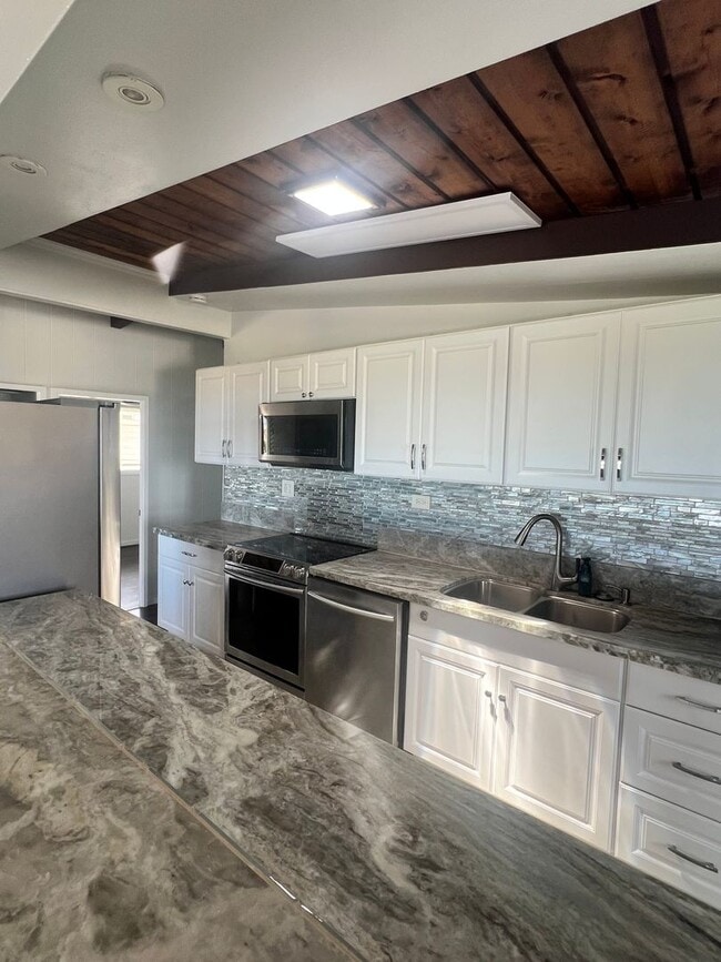 Building Photo - Scenic Island Living with Unmatched Conven...