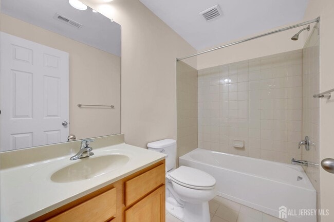 Building Photo - 304 Cambridge Dr