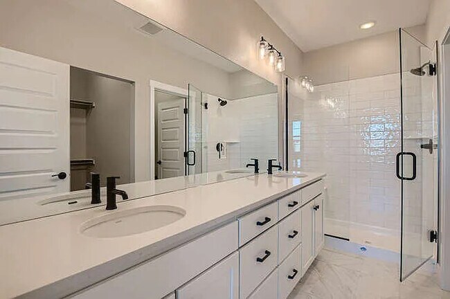 Upgraded Mater bath - 6191 Dallas Way