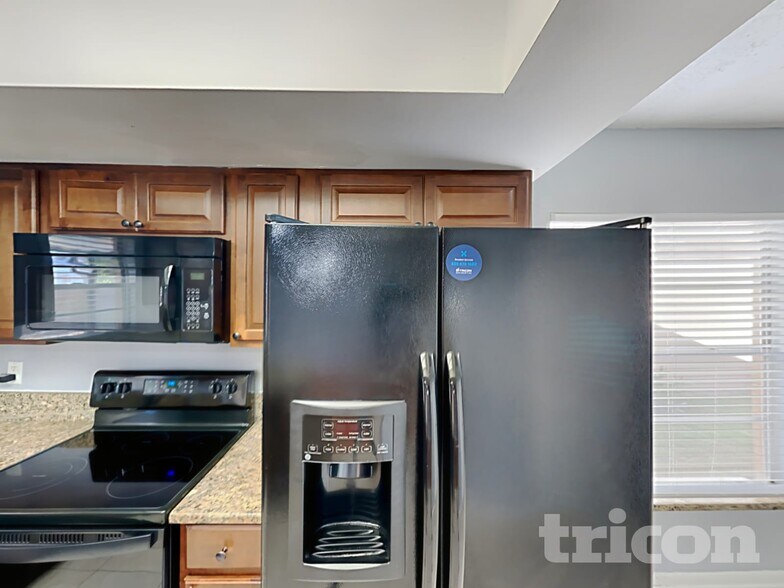 Building Photo - 8206 Clermont St