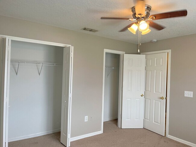 Building Photo - 509 Hillcrest Dr