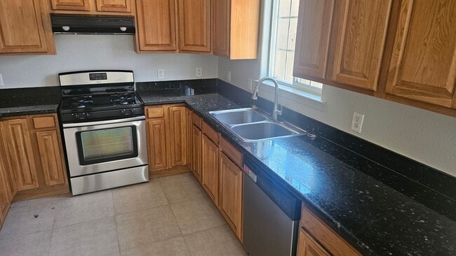 Building Photo - Three Bedroom Two and a half bath house, 2 car garage, central air. Available now.