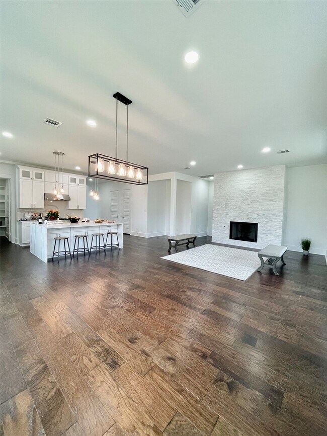 Building Photo - 114 Bentwood Dr