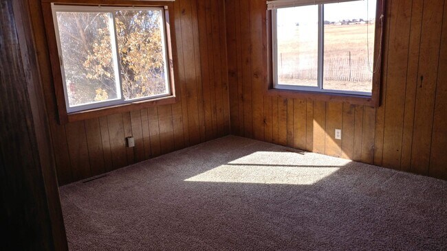 Building Photo - 3 Bedroom Home