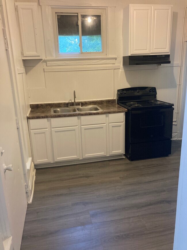 Building Photo - 500 W Wyoming Ave