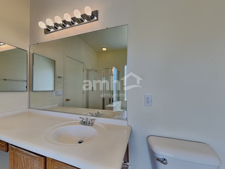 Building Photo - 2567 W Amber Sun Dr