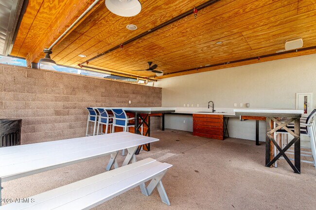 Building Photo - 5747 S Labelle