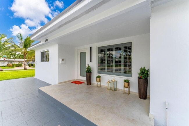 Building Photo - 4301 SW 85th Ave