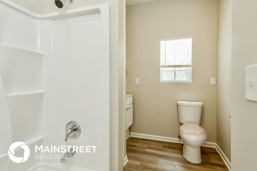 Building Photo - 690 Brooksdale Dr