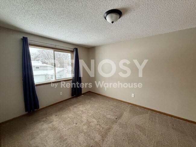 Building Photo - 6762 Gretchen Ct N
