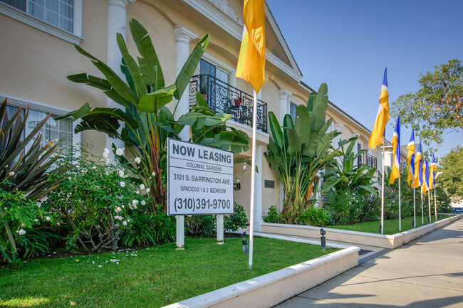 Building Photo - Colonial Gardens