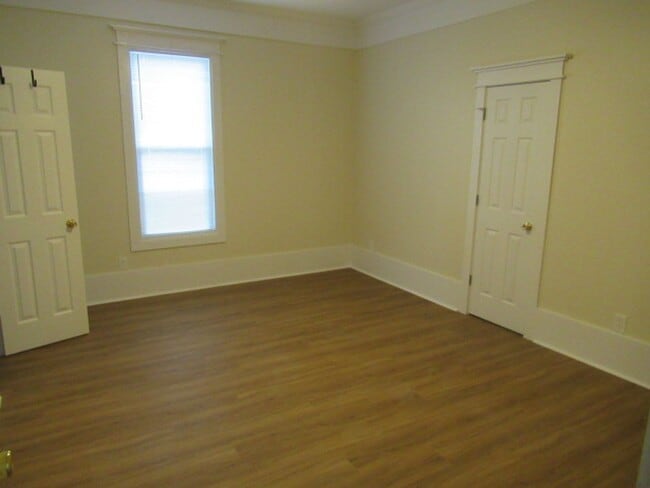 Building Photo - 609 N Aycock St