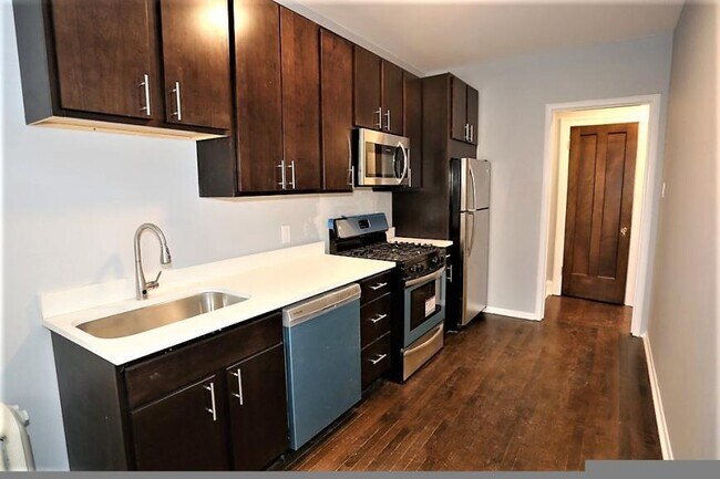 Building Photo - 1 bedroom in Chicago IL 60640