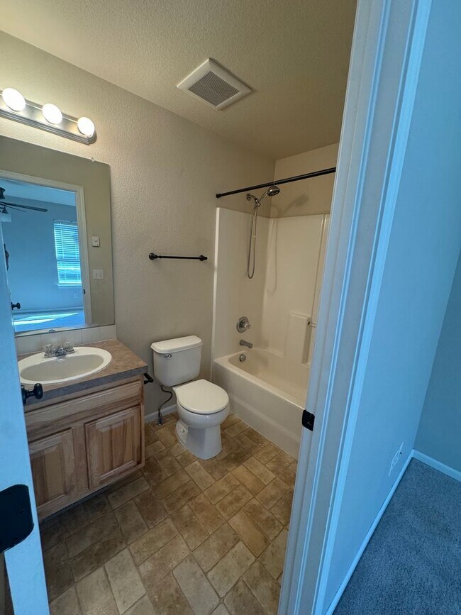 Building Photo - 4547 Hayler Ave
