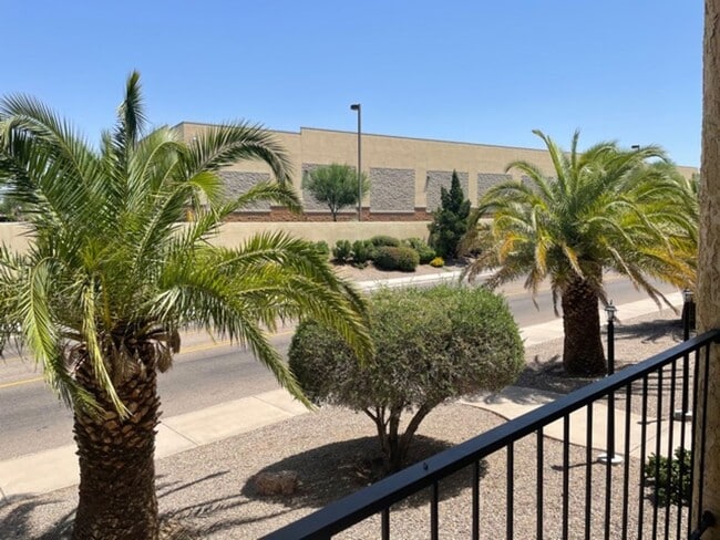 Building Photo - El Condo unit 1 bed, 1 & 3/4 bath