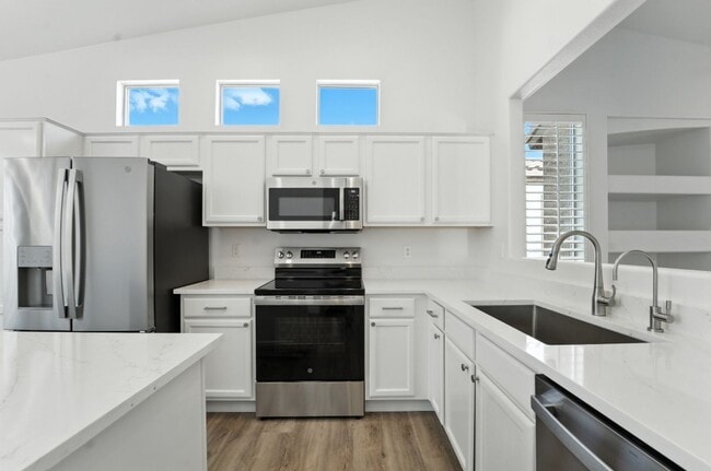 Building Photo - Fully Remodeled 2BR + Den in Trilogy at Po...