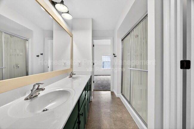 Building Photo - 531 Saravalle Dr