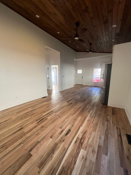 Building Photo - 1427 Cornelia St