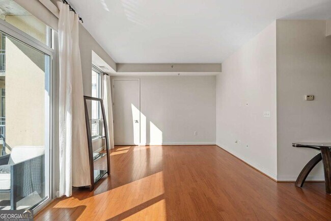 Building Photo - 711 Cosmopolitan Dr NE