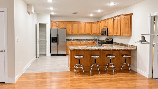 Building Photo - 5914 S Glenview Dr