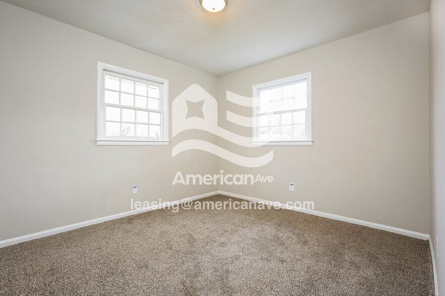 Building Photo - 4784 Gardiner Dr