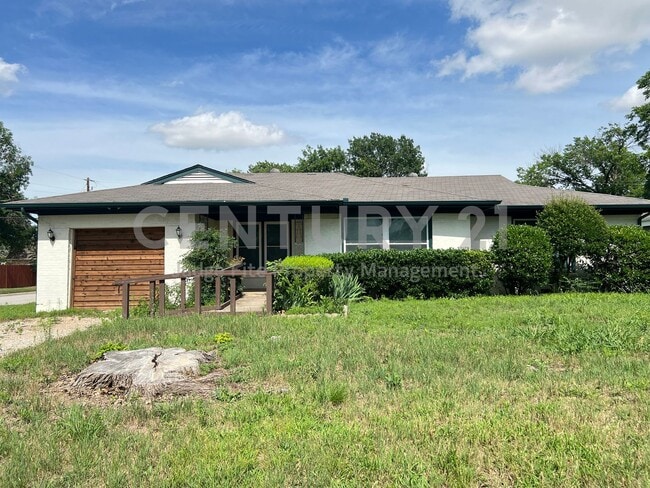 Primary Photo - Well Maintained 3/1.5 in Historic Downtown...
