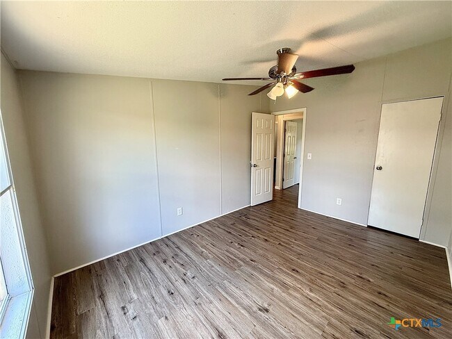Building Photo - 319 E Zipp Rd