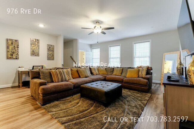 Building Photo - 976 Rye Dr