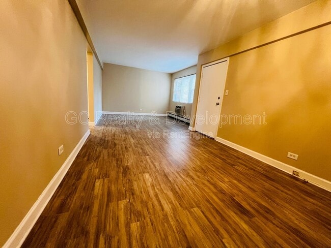 Building Photo - 1711 W Estes Ave