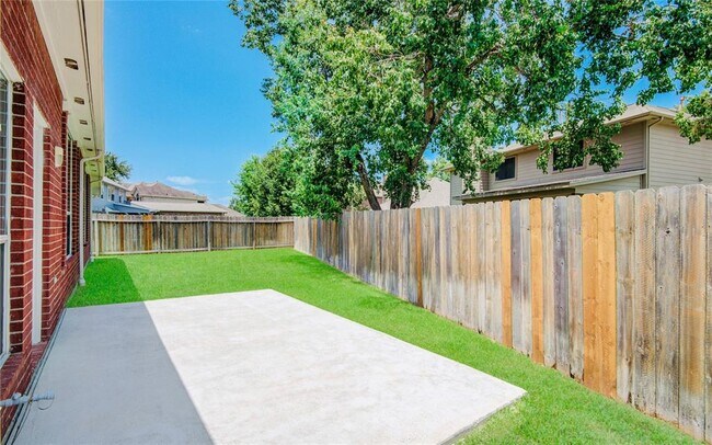Building Photo - 802 Childers Ct