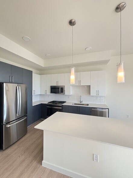 Building Photo - 19550 NE 26th Ave