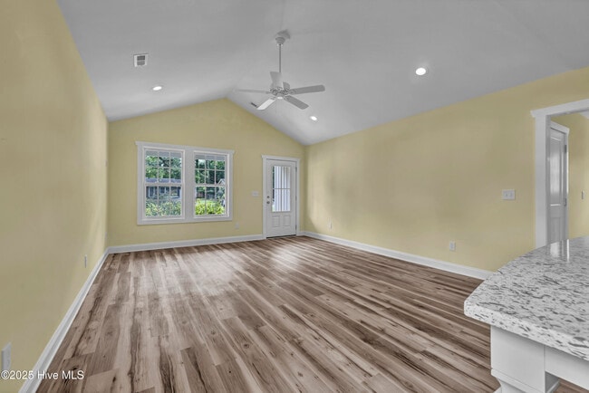 Building Photo - 4009 Alandale Dr