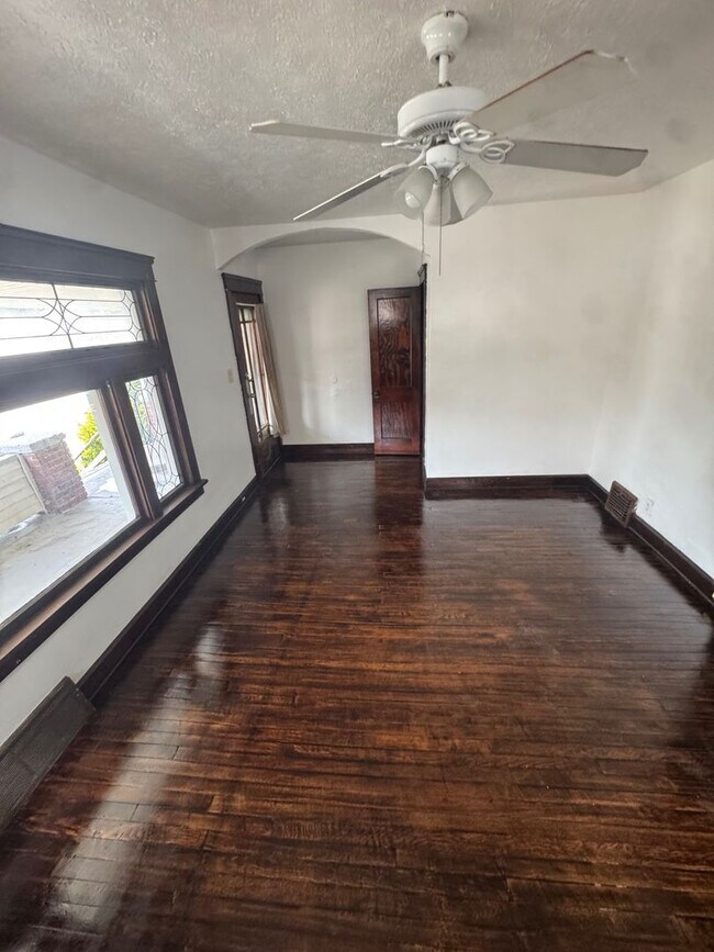 Building Photo - 2217 W 105th St