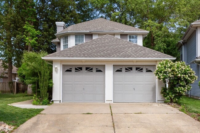 Primary Photo - Spacious Kiln Creek Home with Smart Tech, ...