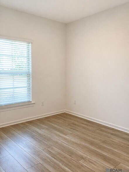 Building Photo - 23661 Sweetbriar Ct