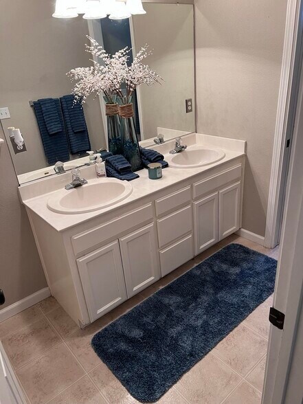 upstairs bath - 1708 Nutshell Ct